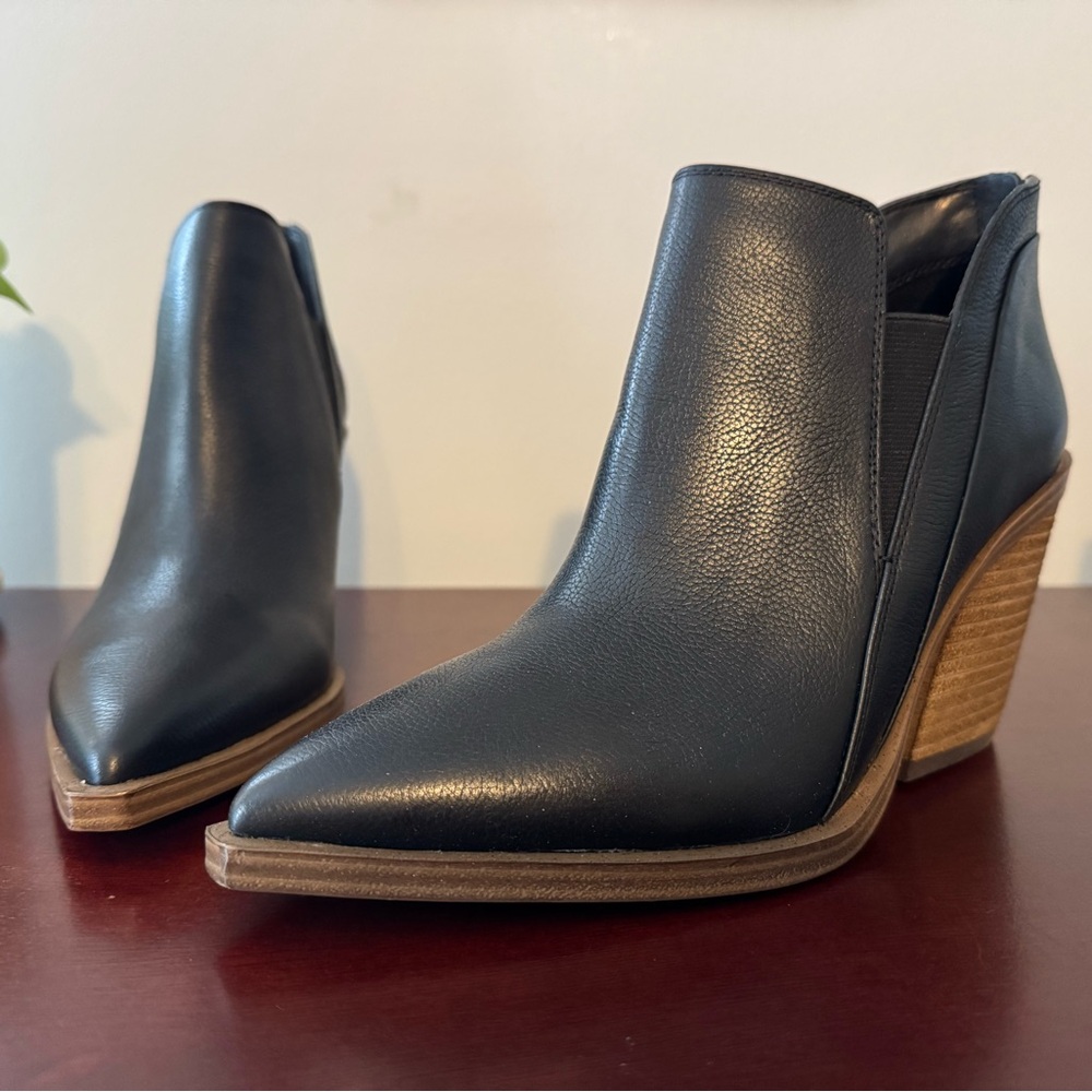 Vince Camuto ~ Gradina Block Heel Bootie – Size 7.5M
New With Tags